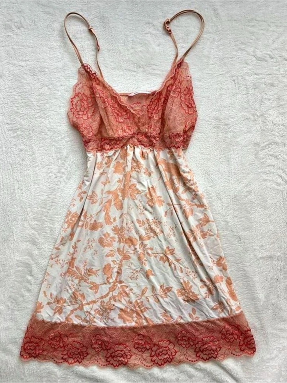 la Vie en Rose Floral Lace slip dress in Pink & White
Size Medium